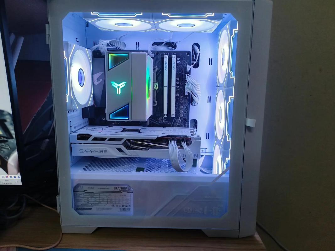 如何组装一台玩CFHD的电脑？需要哪些组件？